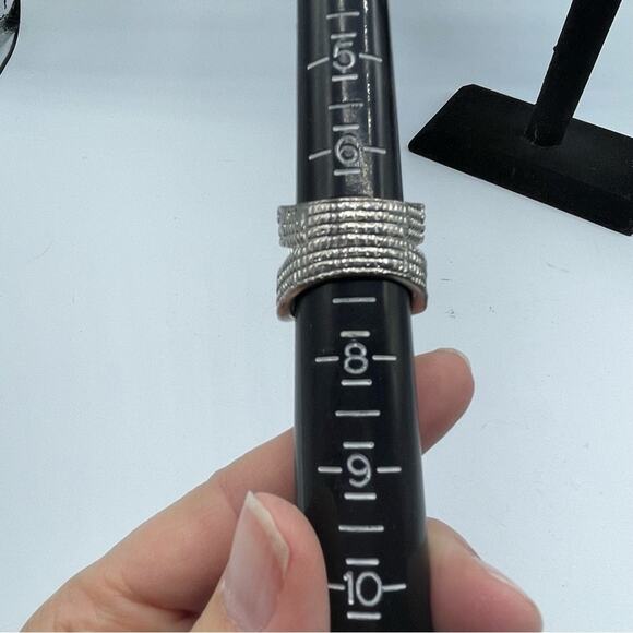 Silver Tone Twist Chunky Ring Band Size 7 - Picture 6 of 7